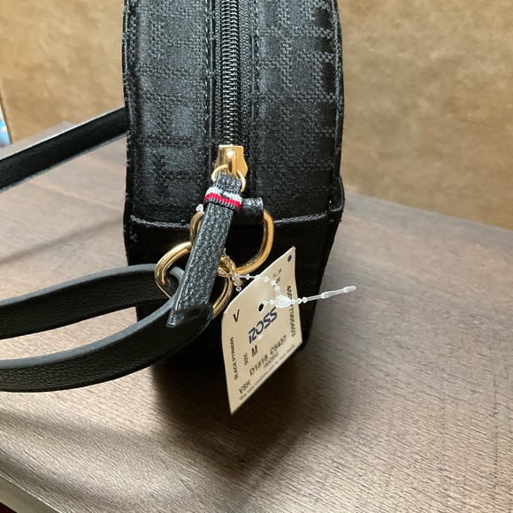 NWOT Tommy Hilfiger Black Patterned Crossbody Round Bag Signature logo pattern - Picture 4 of 5